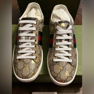 Gucci size 6 women sneakers color tan,green and red